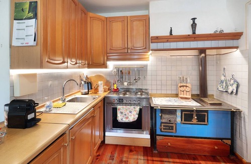 Alleghe Apartment | Apartment 'Il Giardino Dell'Eden' with Mountain View, Private Terrace and Wi-Fi