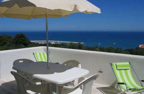 Rodi Garganico House | Apartment in Villa with sea view