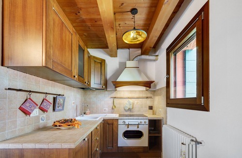 Mirano Apartment | Apartment 'Iris' with Private Terrace, Wi-Fi and Air Conditioning
