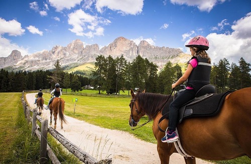 Carezza Apartment | Apartment "Angerle Alm Apt Rosengarten" with Private Balcony, Shared Garden and Wi-Fi