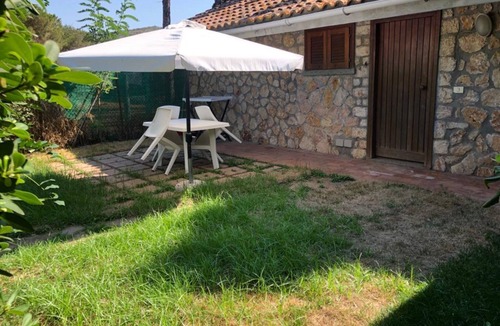 Ansedonia Apartment | Apartment 'La Capannuccia D' with Sea View, Wi-Fi and Air Conditioning