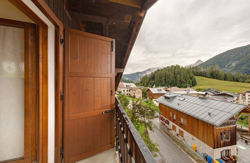 Vodo Cadore Apartment | Apartment 'La Casa Dei Cervi - Mansarda' with Mountain View, Balcony and Wi-Fi