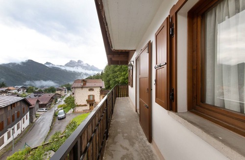 Vodo Cadore Apartment | Apartment 'La Casa Dei Cervi' with Mountain View, Balcony and Wi-Fi