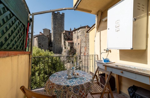 Subbiano Apartment | Apartment "La Finestra sul Fiume" with Private Terrace