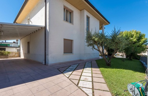 Sandra Apartment | Apartment 'La Maison De Mely' with Private Terrace, Wi-Fi and Air Conditioning