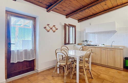 Montincello Apartment | Apartment 'La Mignola - Bilo 2 - Duplicate' with Shared Garden, Wi-Fi and Air Conditioning