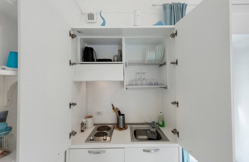 Meta Apartment | Apartment 'Light Blue Room' with Sea View, Wi-Fi and Air Conditioning