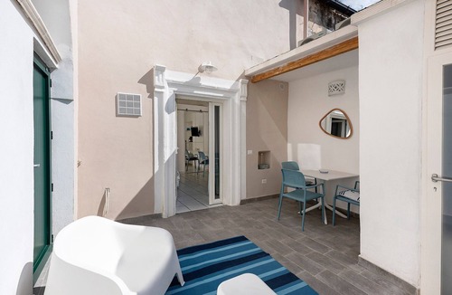 Meta Apartment | Apartment 'Light Blue Room' with Sea View, Wi-Fi and Air Conditioning