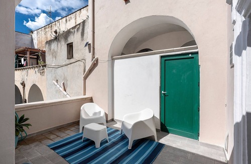 Meta Apartment | Apartment 'Light Blue Room' with Sea View, Wi-Fi and Air Conditioning