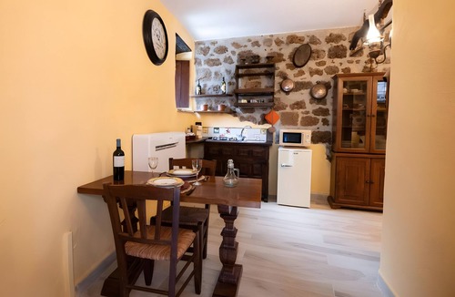 Sutri Apartment | Apartment 'Lucky Home' with Wi-Fi and Air Conditioning