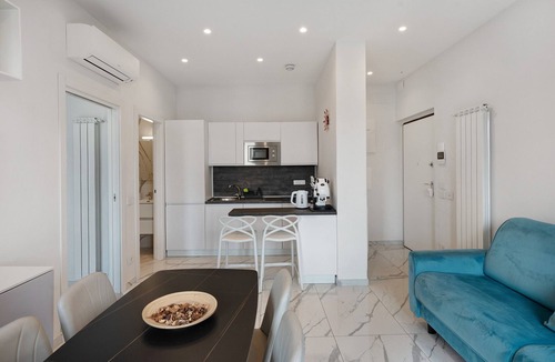 San Ferdinando Apartment | Apartment 'Luxury - Zona Lungomare' with Balcony, Wi-Fi and Air Conditioning