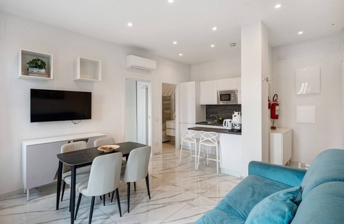 San Ferdinando Apartment | Apartment 'Luxury - Zona Lungomare' with Balcony, Wi-Fi and Air Conditioning