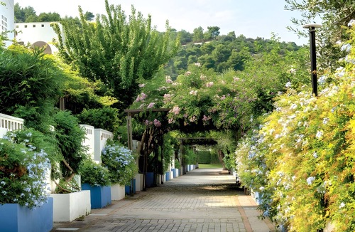 Peschici Apartment | Apartment 'Maritalia 2' with Private Terrace, Private Garden and Air Conditioning