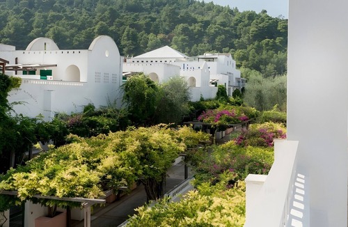 Peschici Apartment | Apartment 'Maritalia 5' with Private Terrace, Private Garden and Air Conditioning