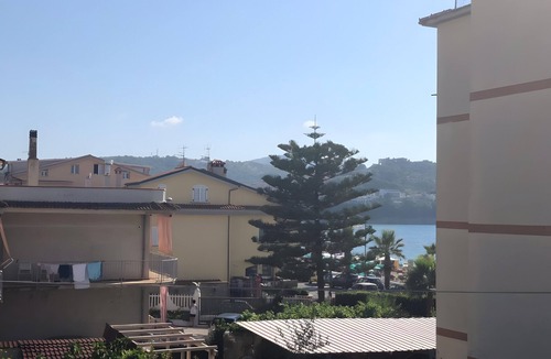 Agropoli Apartment | Apartment 'Ponente' with Sea View, Wi-Fi and Air Conditioning