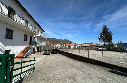 Agerola Apartment | Apartment 'Procida Vista Cortile' with Shared Garden and Wi-Fi
