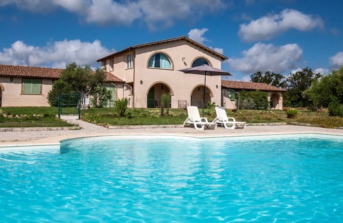 Manciano Apartment | Apartment 'Salvia' with Shared Pool, Wi-Fi and Air Conditioning