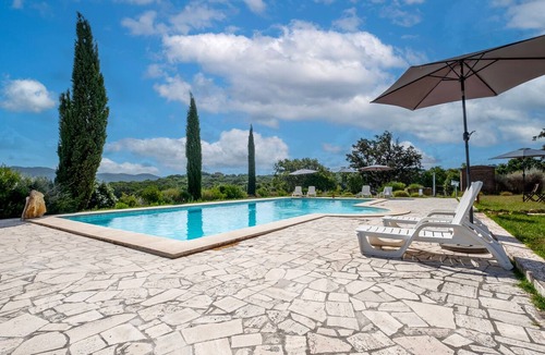 Manciano Apartment | Apartment 'Salvia' with Shared Pool, Wi-Fi and Air Conditioning