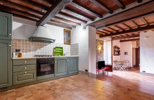 Radicofani Apartment | Apartment 'Terra' with Shared Terrace, Garden, and Wi-Fi