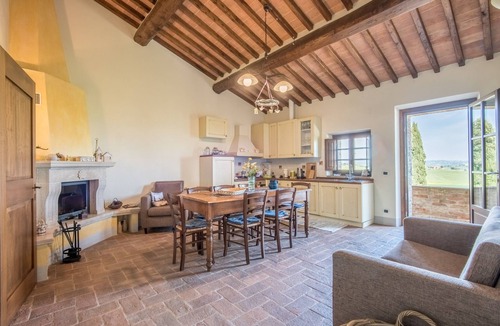 Ville di Corsano Apartment | Apartment Torre di Corsanello with Lake View, Garden & Wi-Fi