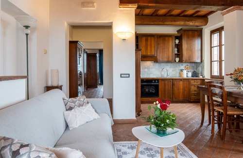 Torrita di Siena Apartment | Apartment 'Villa Tiberini 5' with Panoramic View, Shared Pool, and Wi-Fi