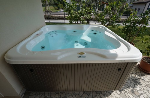 Crespano del Grappa Apartment | APARTMENT WITH GARDEN VIEW
