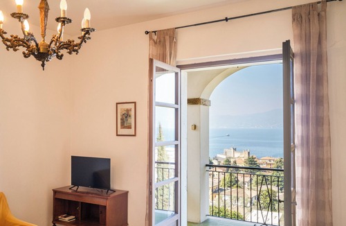 Torri del Benaco Apartment | Apartment with splendid lake view a few steps from the center and the beach.