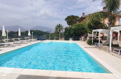 Sant'Omero Apartment | APARTMENT WITH POOL AND 2 BEDROOMS