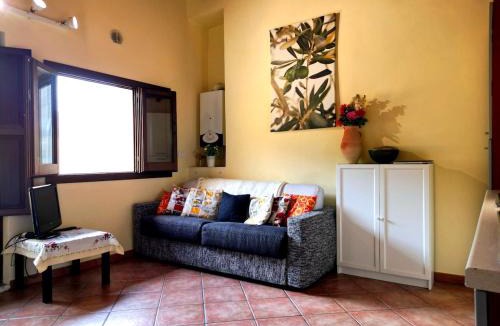 Introdacqua Apartment | Apartment with Sunny Balcony overlooking Introdacqua