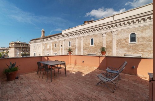Rione VI Parione Apartment | Apartment with Terrace in via del Pellegrino - FromHometoRome