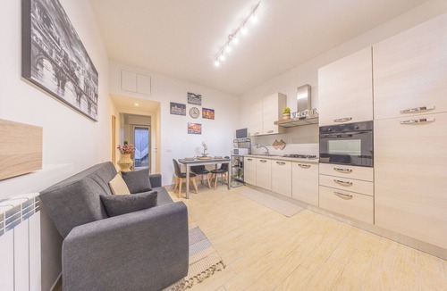 Zona XV Torre Maura Apartment | Apartment with terrace 'Le Rondini' just 15 minutes from San Giovanni."