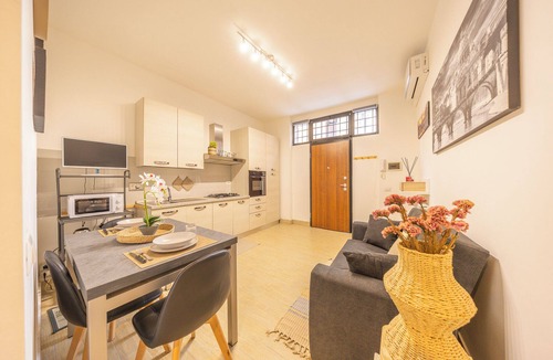Zona XV Torre Maura Apartment | Apartment with terrace 'Le Rondini' just 15 minutes from San Giovanni."