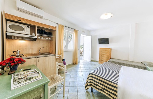 Casamicciola Terme Apartment | Apartments in the green with swimming pool