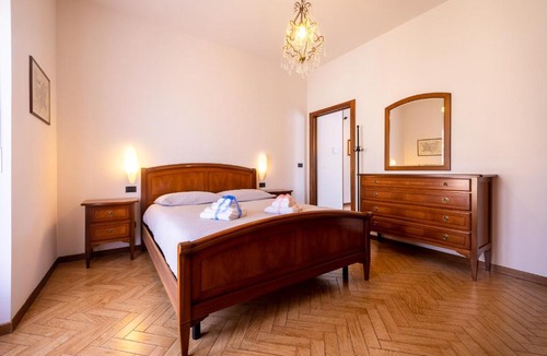 Borgo Venezia Apartment | Appartamento Marullina - parcheggio gratuito, a 10 minuti dal centro
