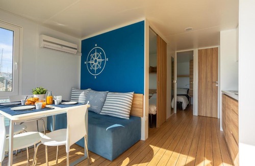 Giulianova Boat Rental | AQUA RESORT GIULIANOVA - Houseboat Experience