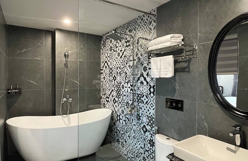 Old Quarter Hotel | Aquarius Premium Hotel