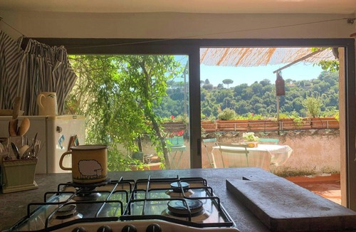Castelnuovo di Porto Apartment | Artist's home in old town in Lazio