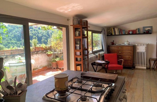 Castelnuovo di Porto Apartment | Artist's home in old town in Lazio