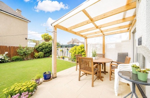 Chessington North and Hook House | Ashwood Stays Where Comfort Meets Elegance,Your Comfortable Home Away From Home