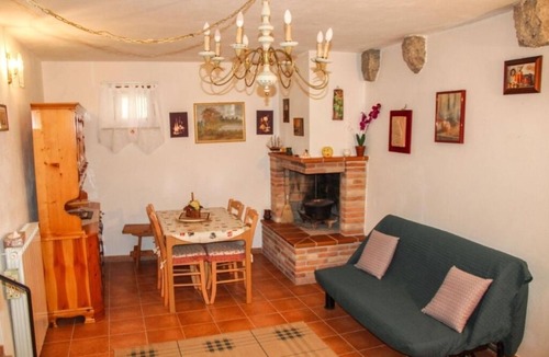 Roccascalegna House | At the Oven Door