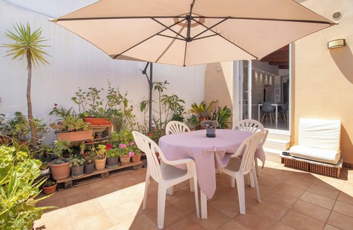 Terlizzi Apartment | Attica BeB - 'Red' Room with Shared Terrace, Wi-Fi and Air Conditioning
