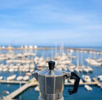 Vibo Marina Apartment | Attico con terrazza sul porticciolo turistico di Vibo Marina