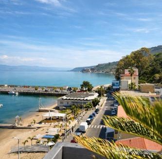 Vibo Marina Apartment | Attico con terrazza sul porticciolo turistico di Vibo Marina