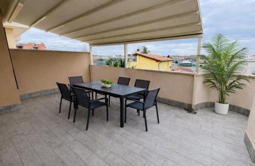 Zona XVI Torrenova Apartment | Attico Luminoso con Terrazzo e Parcheggio Gratuito