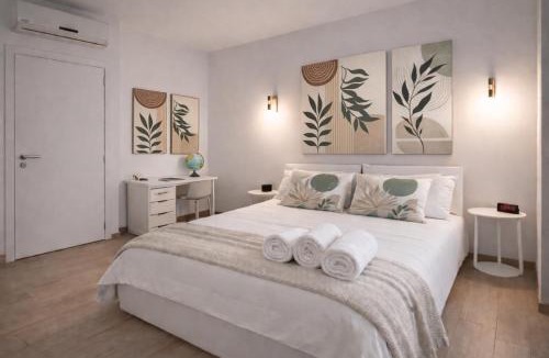 Zona XVI Torrenova Apartment | Attico Luminoso con Terrazzo e Parcheggio Gratuito