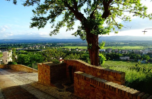 Spello Apartment | Augustus - Hilltop Medieval Escape with Panoramic View