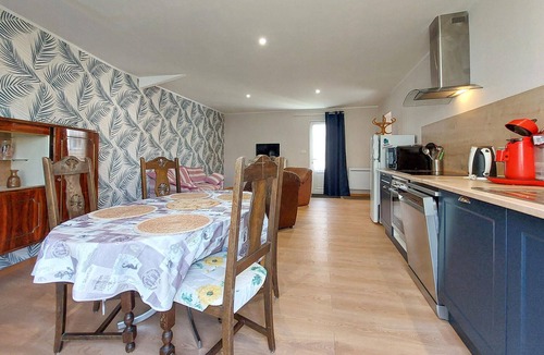 Sauze-Vaussais House | Awesome home in Sauzé-entre-Bois with WiFi