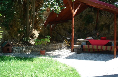 Rasnov Bed & Breakfast | B&B 3 stars, 13 rooms, clean, max 28 persons, nearby Dino Park.