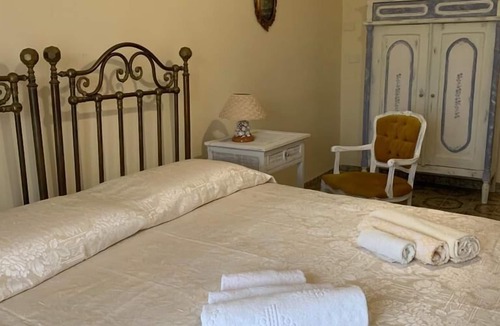 Postiglione Bed & Breakfast | B&B Casa Franca - Double room with balcony and private bathroom