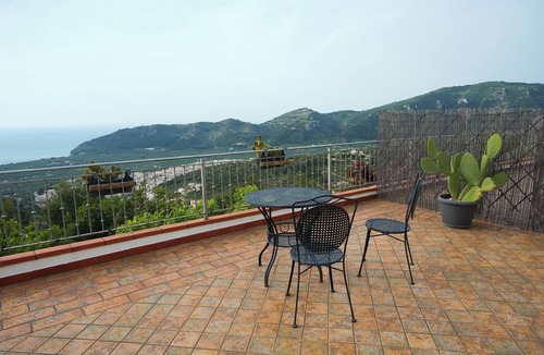 Mattinata Bed & Breakfast | B&B La Scapola Superior room with terrace, in the hills, 2km from the sea